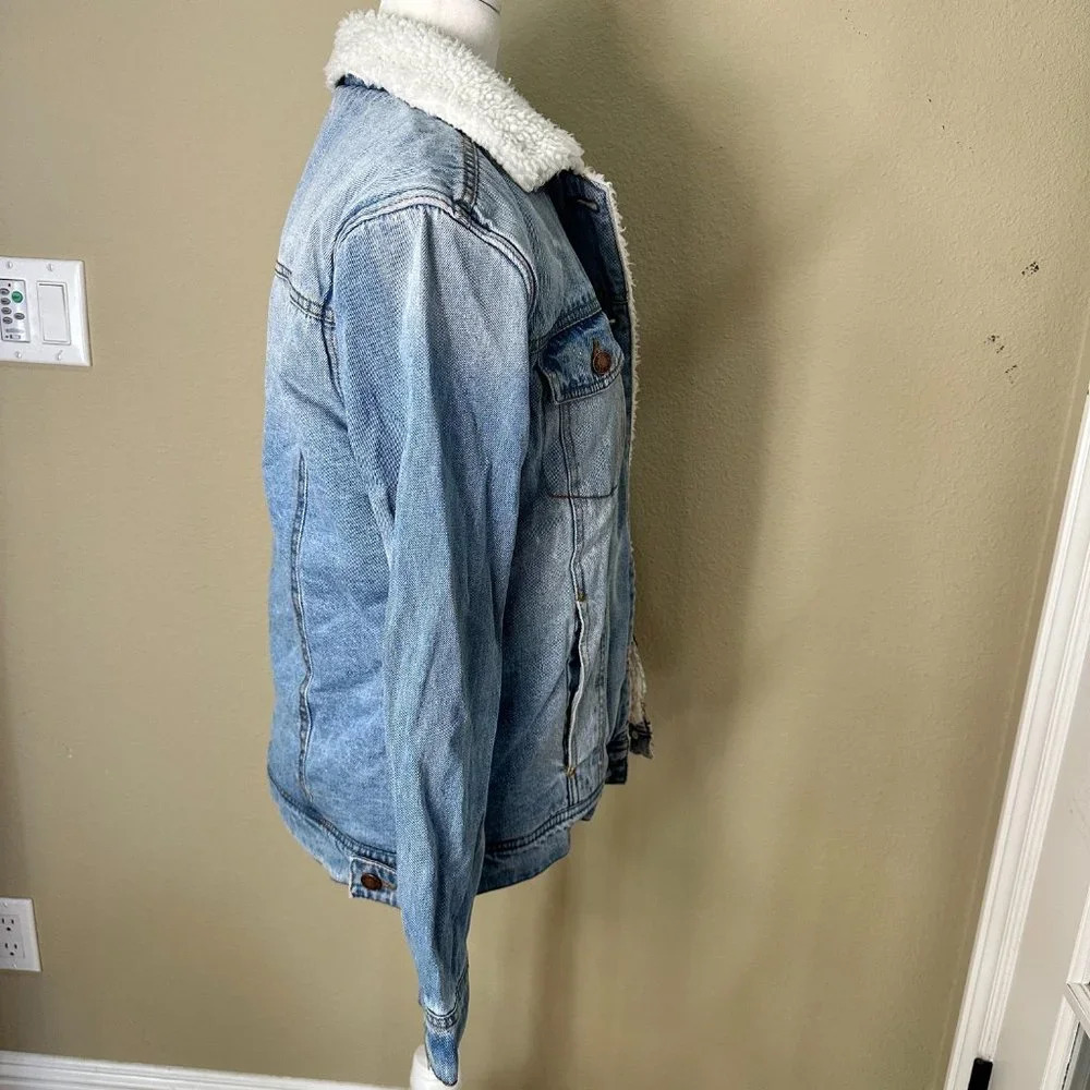 TILLY'S RSQ Sherpa Lined Denim Trucker Jean Jacket - small - Picture 7 of 13